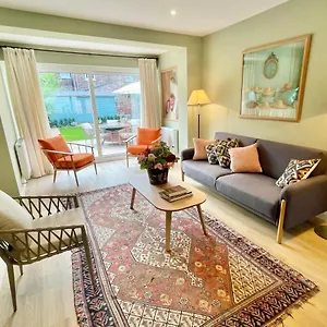 Townhouse With Free Off Road Parking And Garden York