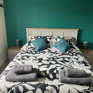 Claygate Place - Entire 2 Bed House, Off Street Parking - Perfect For Breaks Or Contractors Nottingham