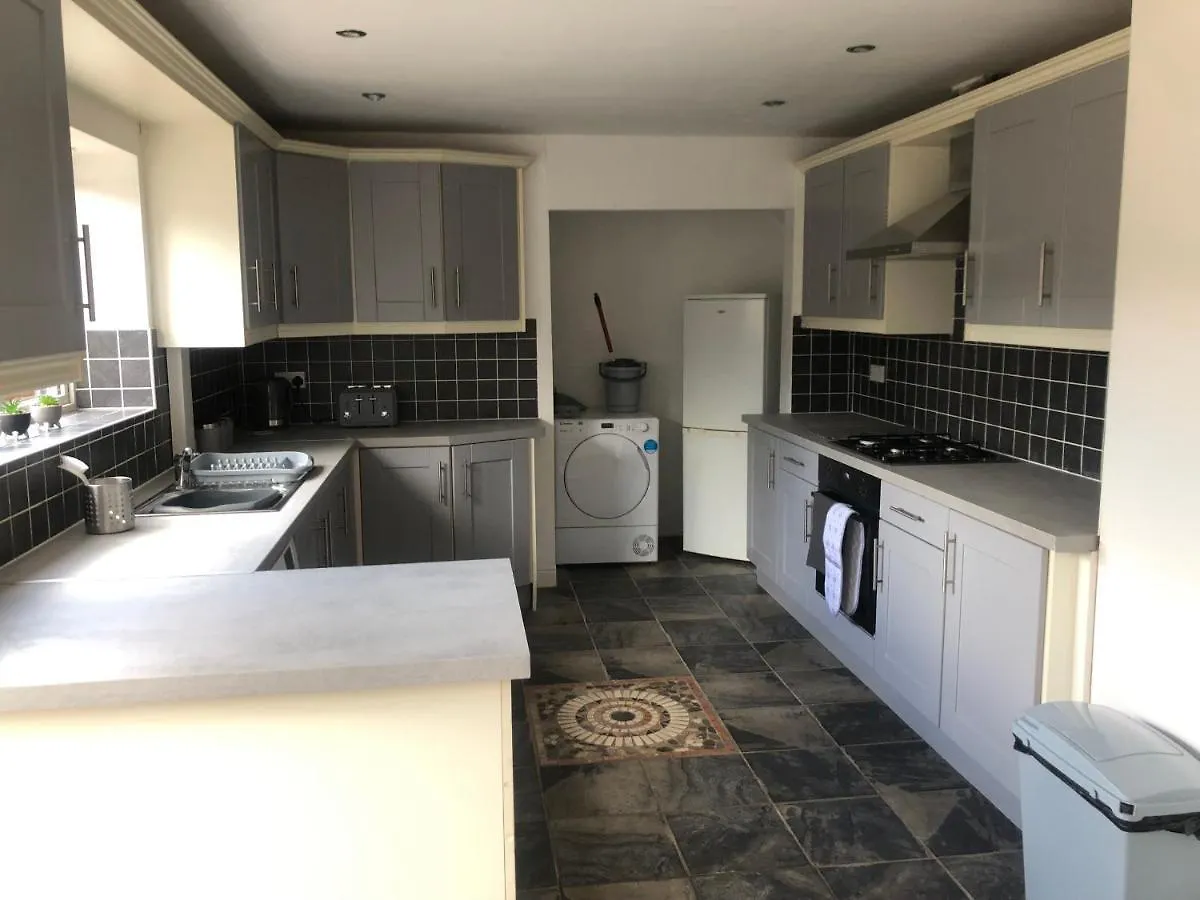 Apartment Well Presented 3 Bed House- 9 Guests - Great For Leisure Stays Or Contractors -Ng8 Postcode Nottingham United Kingdom