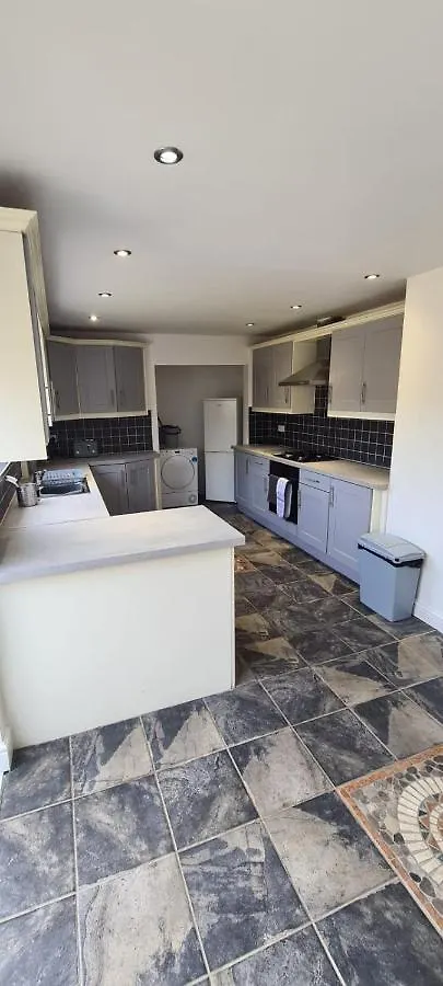 Well Presented 3 Bed House- 9 Guests - Great For Leisure Stays Or Contractors -Ng8 Postcode Nottingham 0*,  United Kingdom