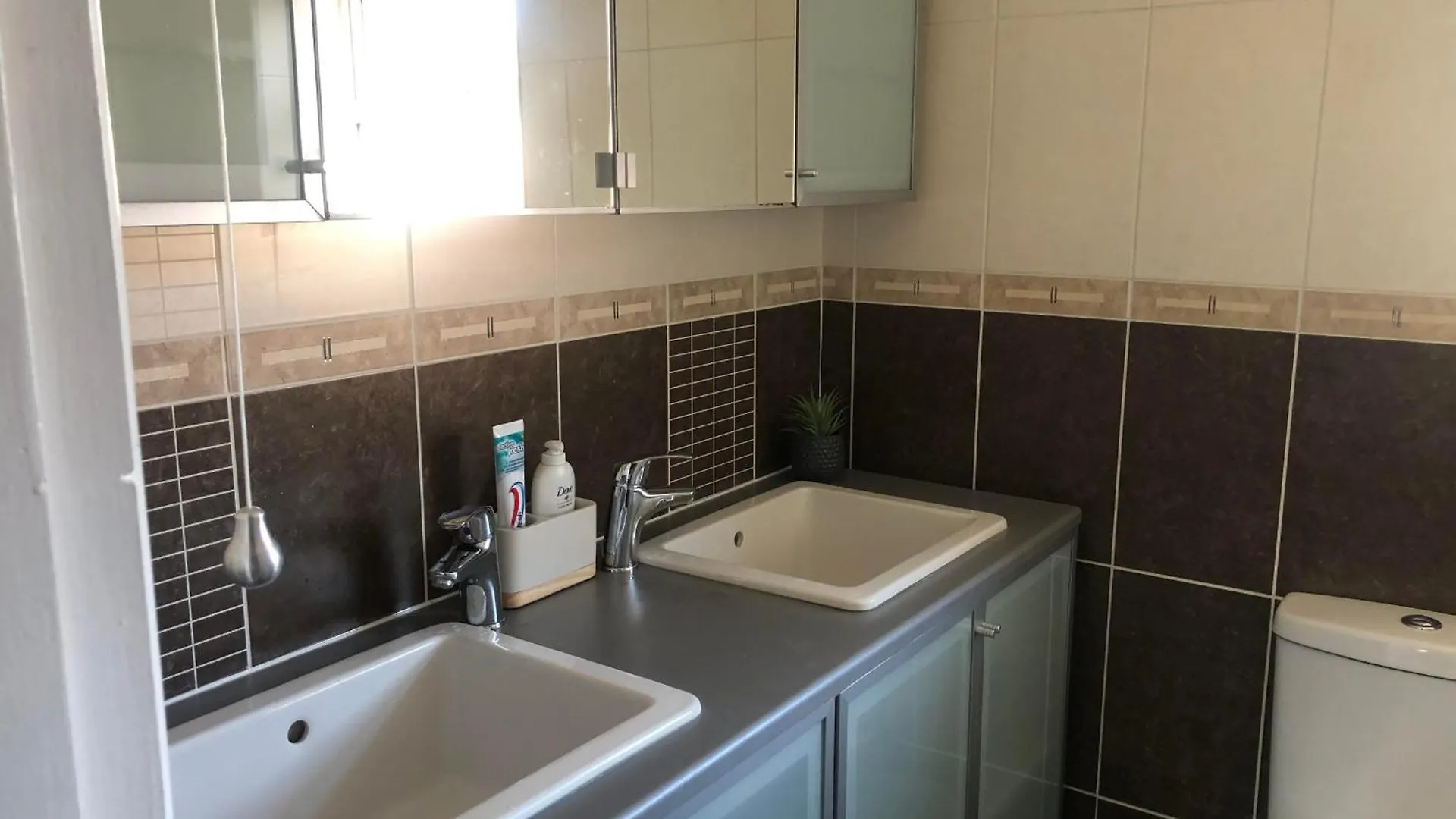 Apartment Well Presented 3 Bed House- 9 Guests - Great For Leisure Stays Or Contractors -Ng8 Postcode Nottingham